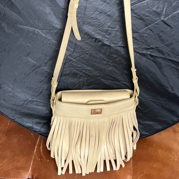 Dooney & Bourke fringe purse - Picture 2 of 6